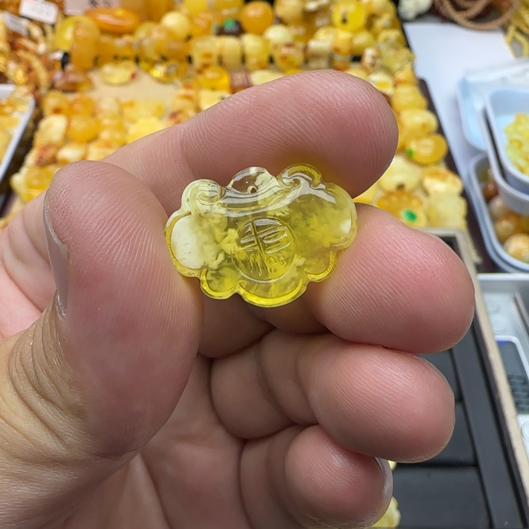 梓****琥珀未镶嵌裸石1.1克