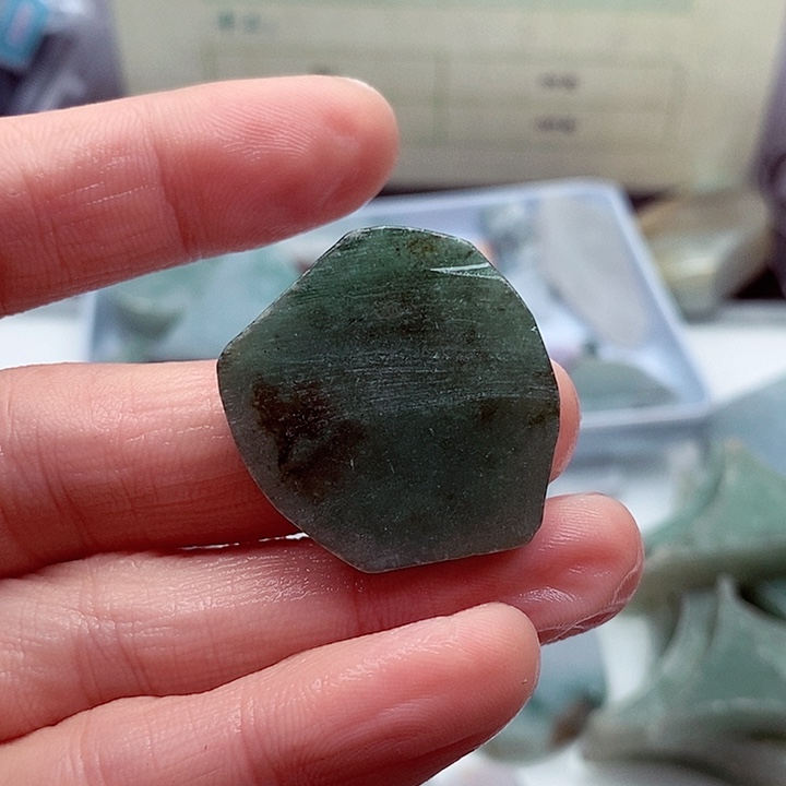 翡翠颈饰未镶嵌缅甸翡翠A货边角