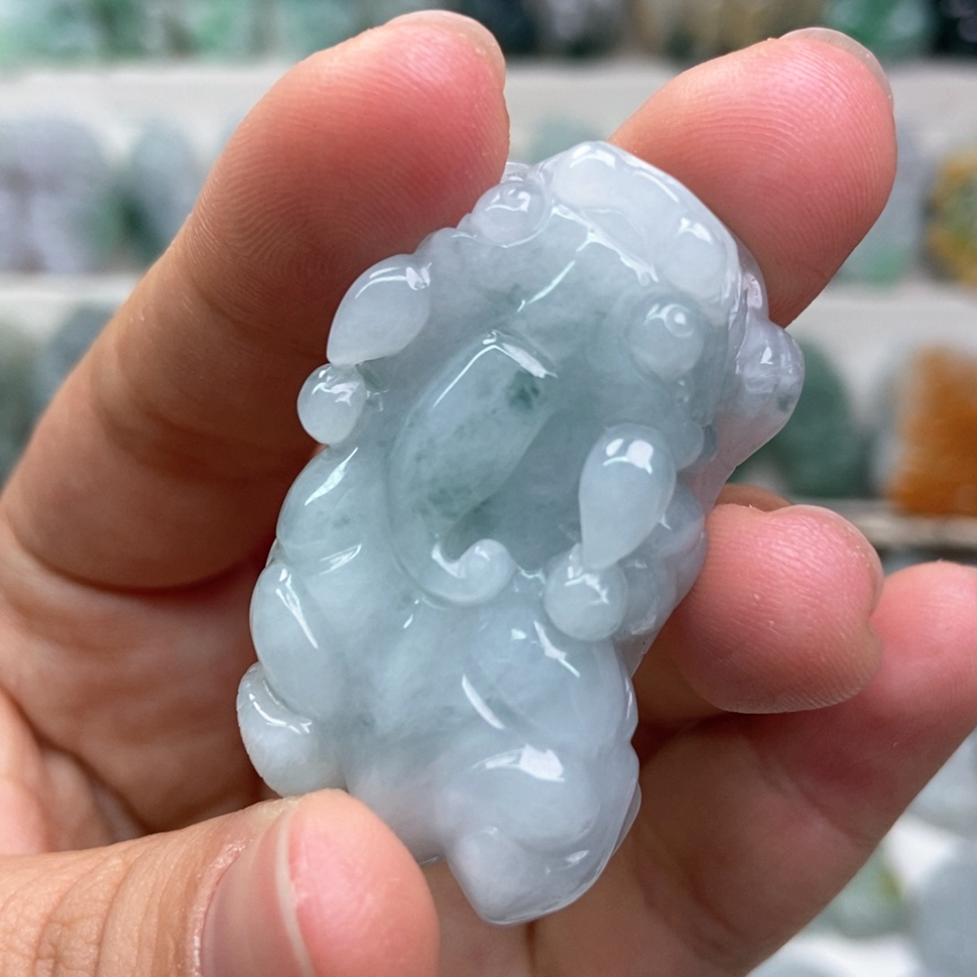 翡翠未镶嵌吊坠(赠链)口含珠