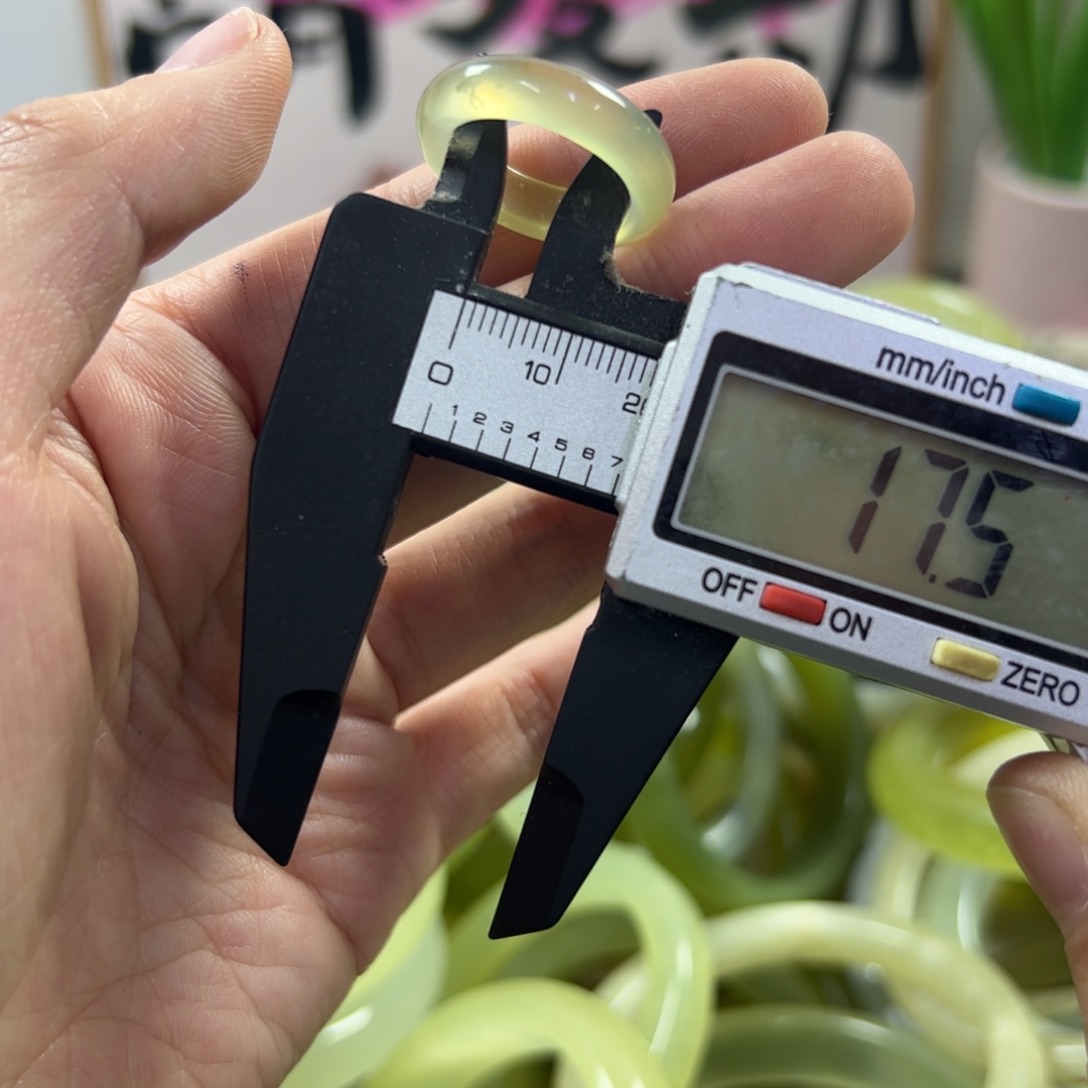 蛇纹石玉手镯未镶嵌246