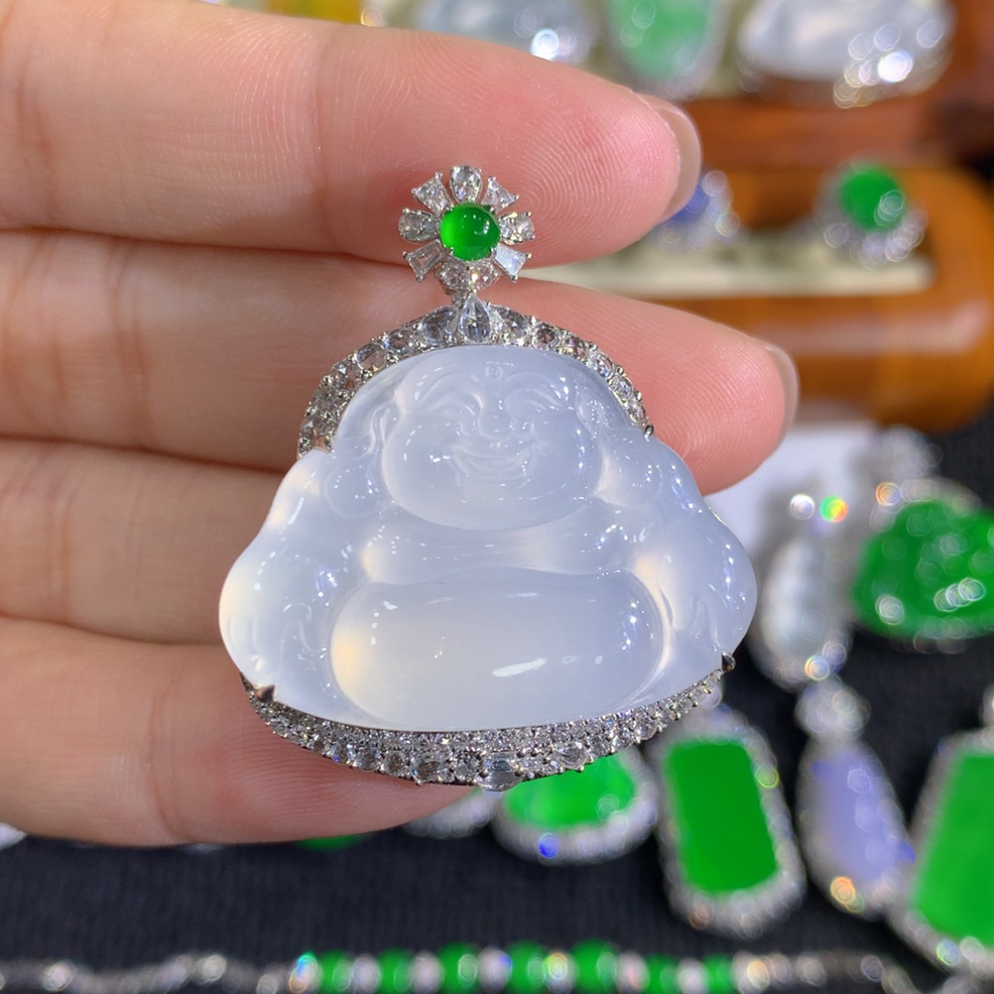 翡翠18K金镶嵌颈饰88888