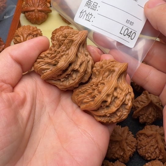 爸****桃核把件至尊虎富贵鸟