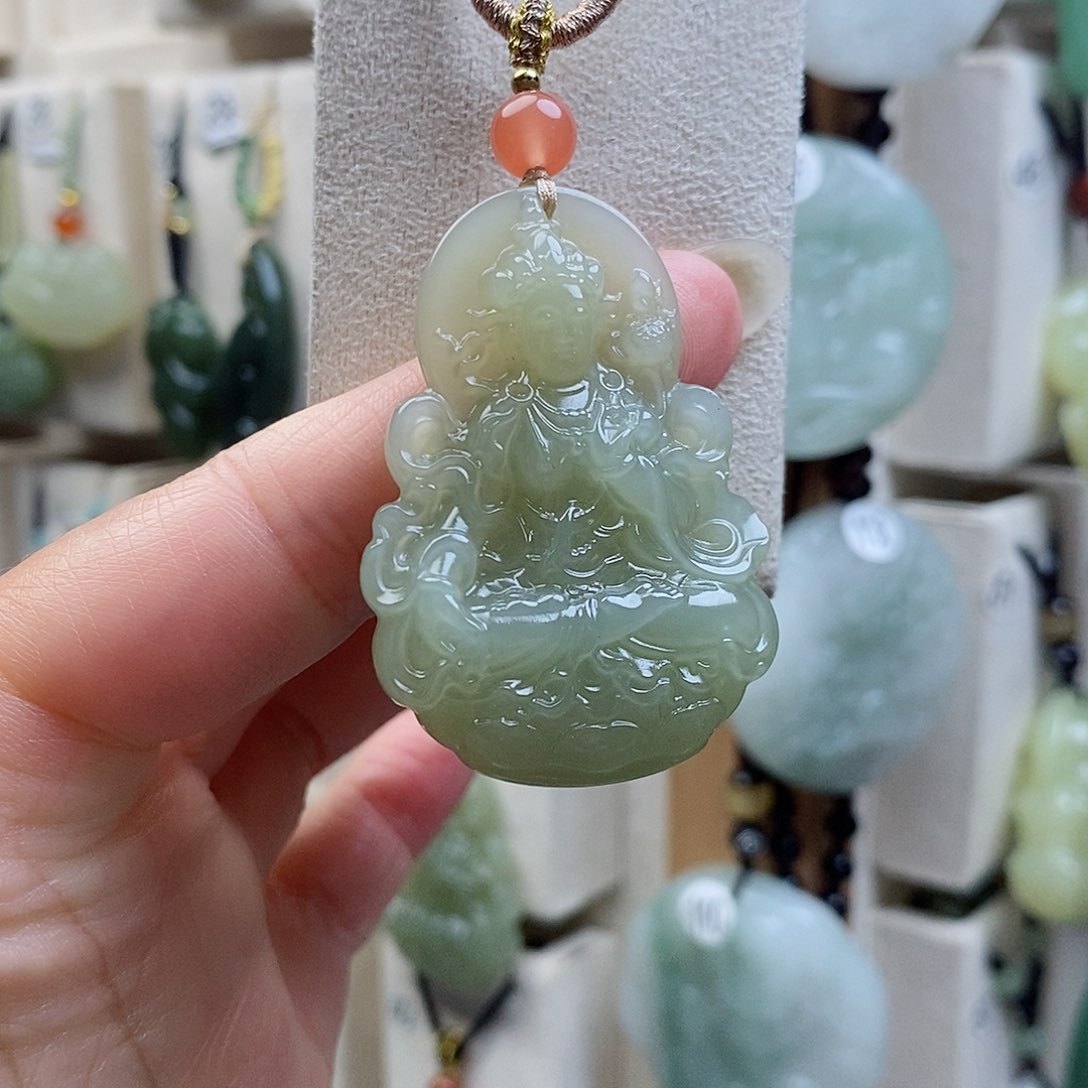 颈饰未镶嵌和田玉霁*