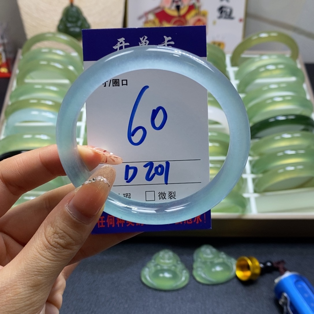 蛇纹石玉手镯未镶嵌盐****?