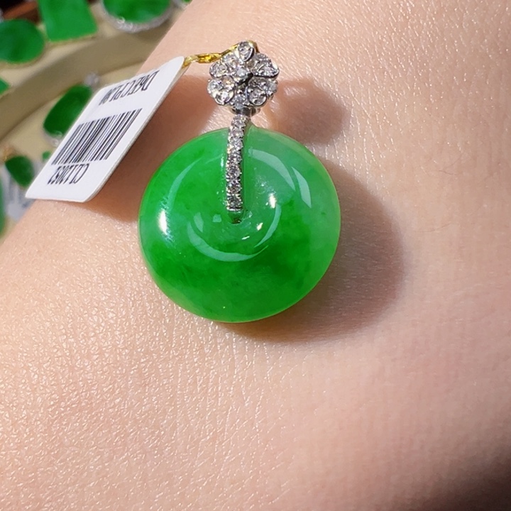 翡翠挂件18K金镶嵌翡翠 