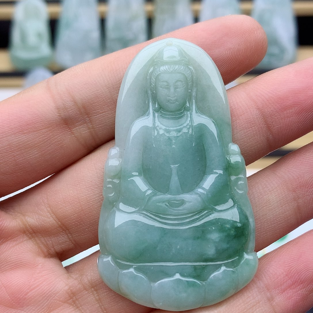 翡翠颈饰未镶嵌素衣观音