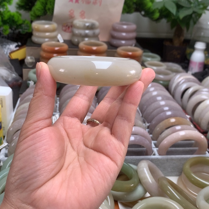 石英质玉未镶嵌手镯