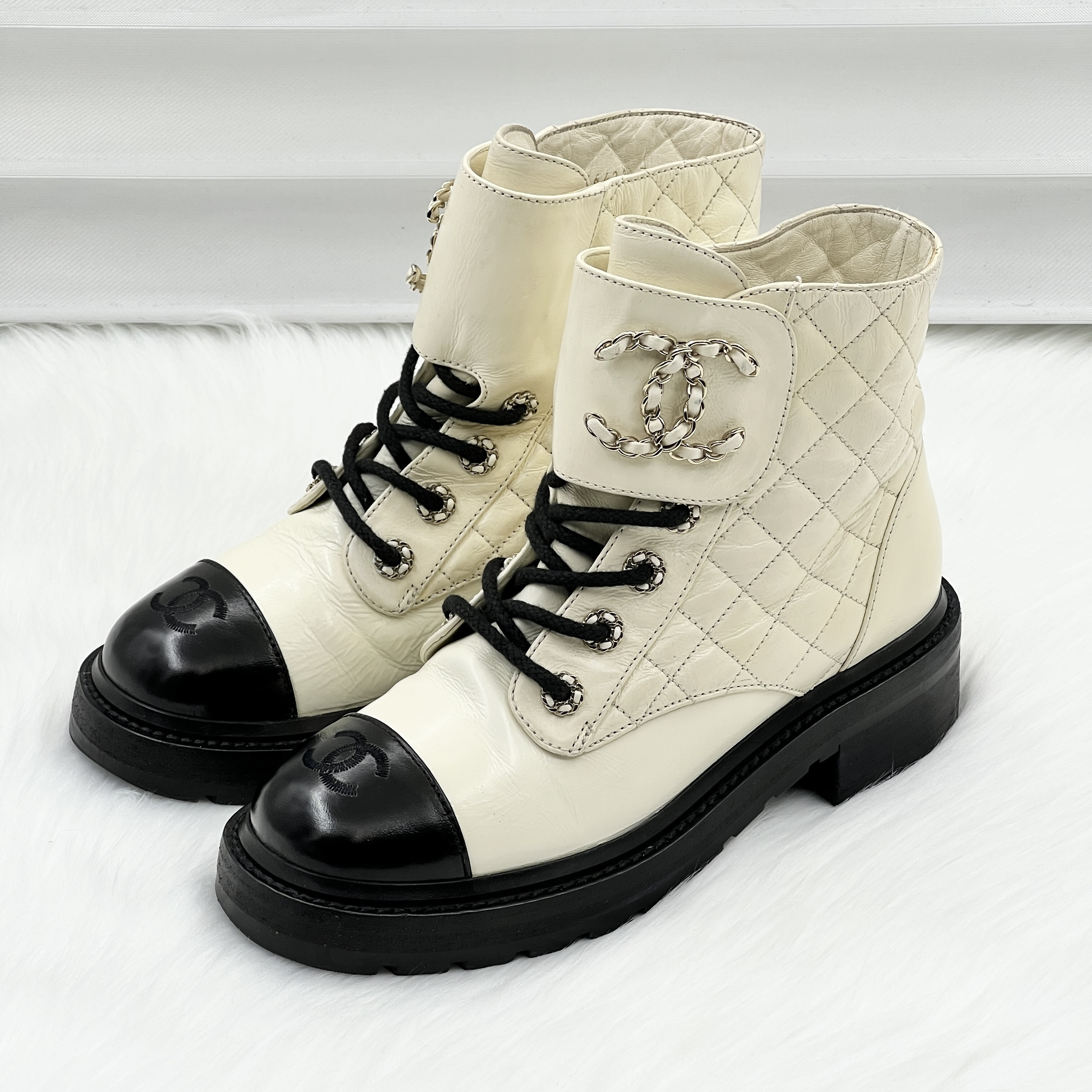 95新 Chanel/香奈儿 皮穿链做旧羊皮双c短靴 38码 公价1.4w x160