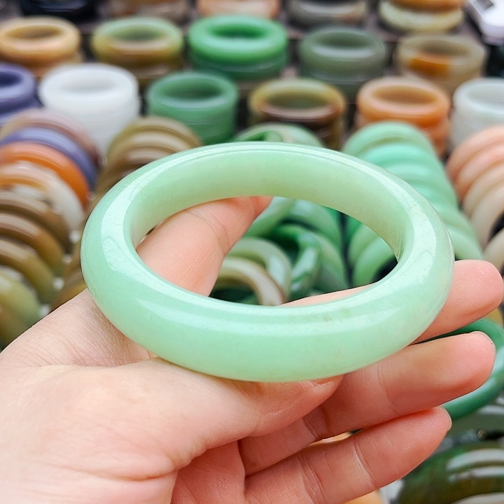 未镶嵌手镯（圆镯）石英质玉