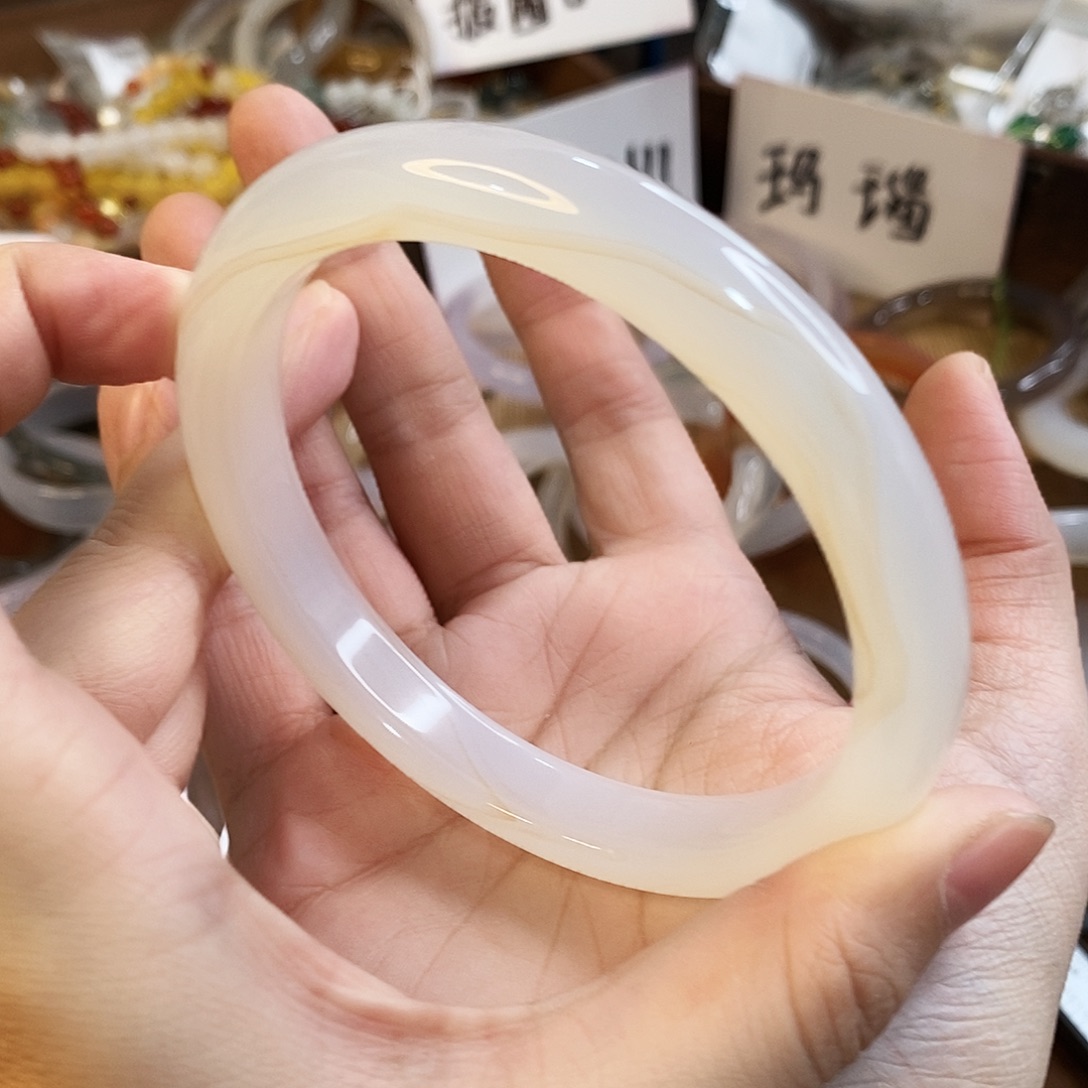 玛瑙/玉髓未镶嵌手镯A894。70.8圈