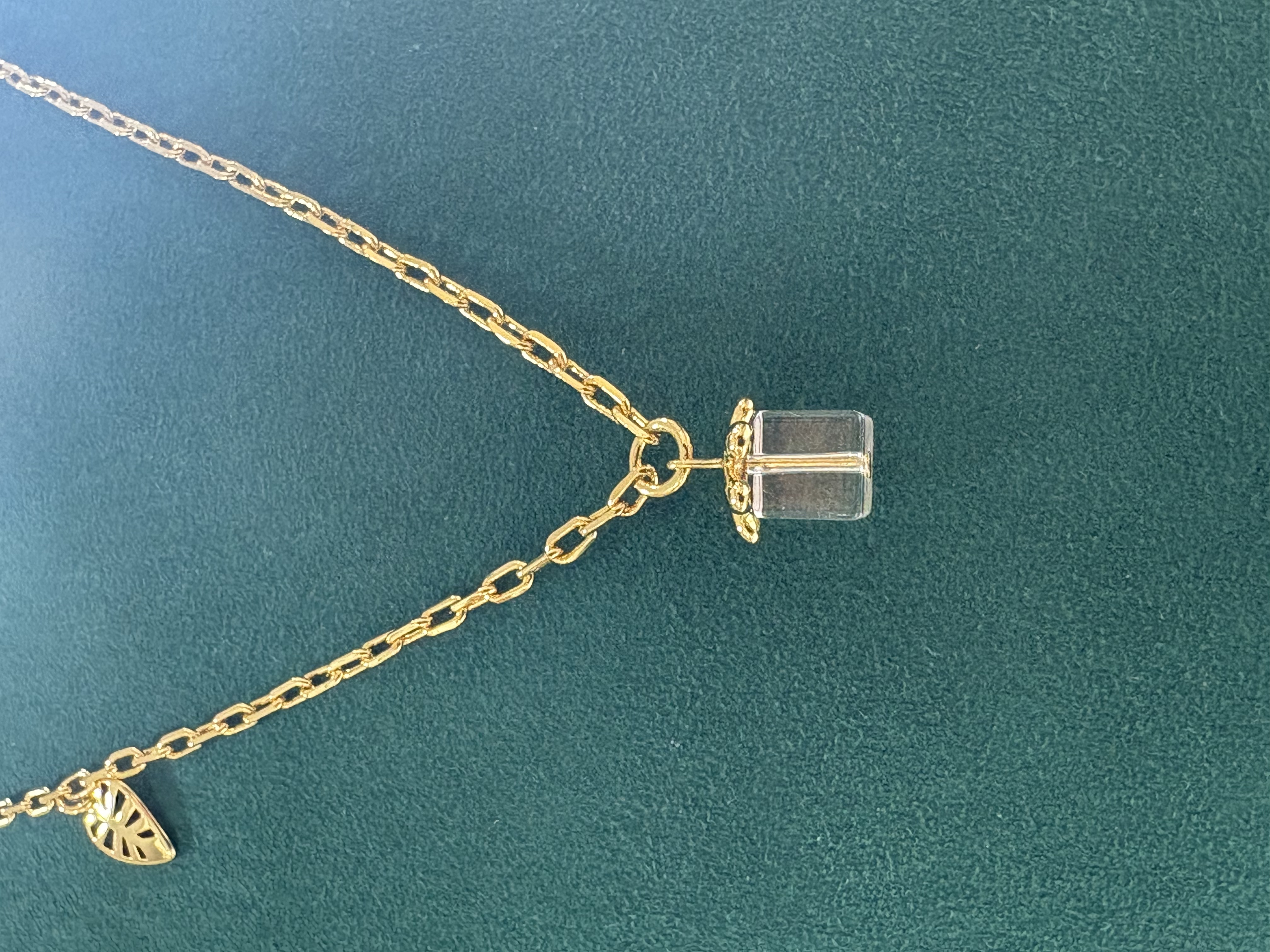 白水晶一方平安8*8(含)镶嵌时尚金色饰品