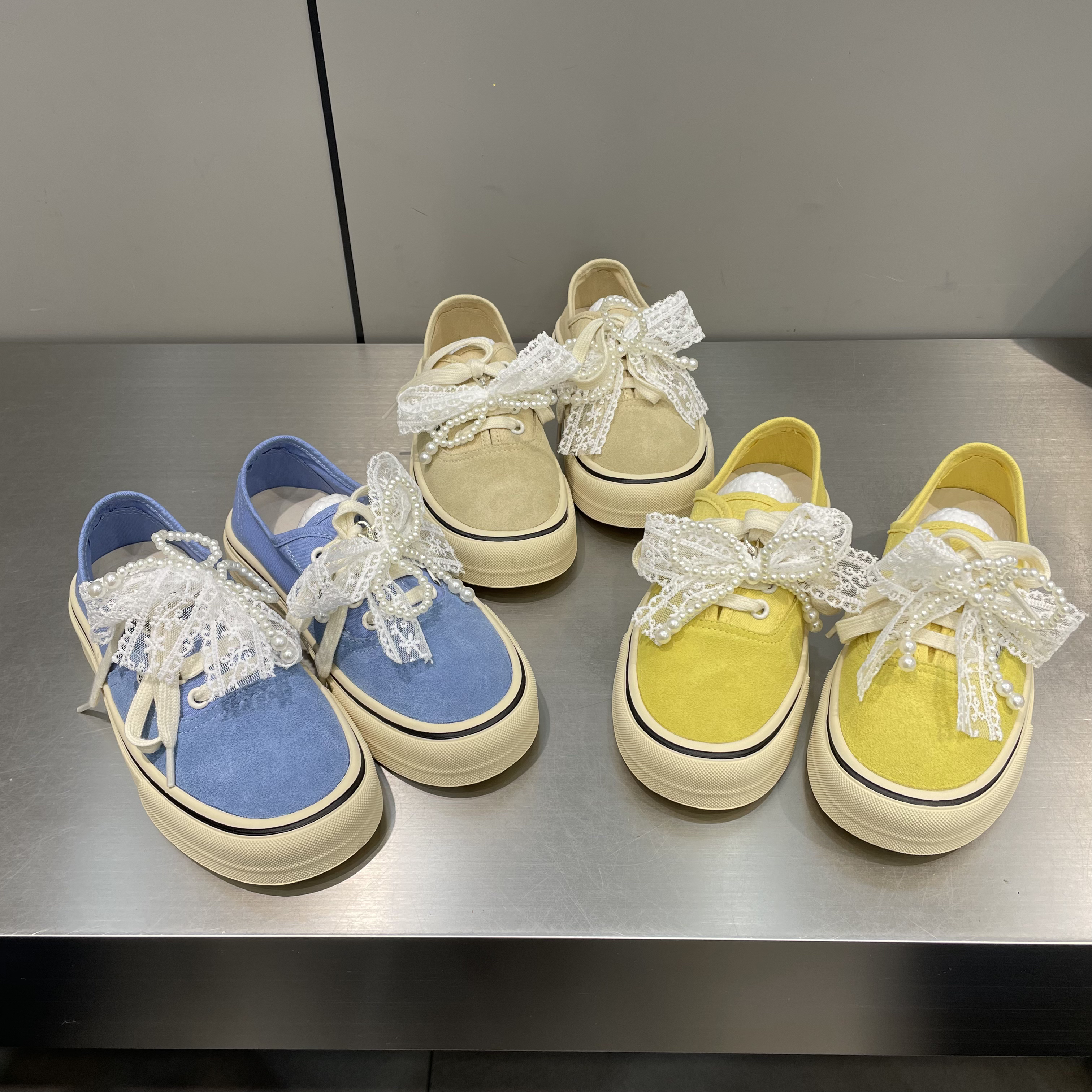 多巴胺糖果色板鞋女2025新款韩版蕾丝蝴蝶结休闲鞋