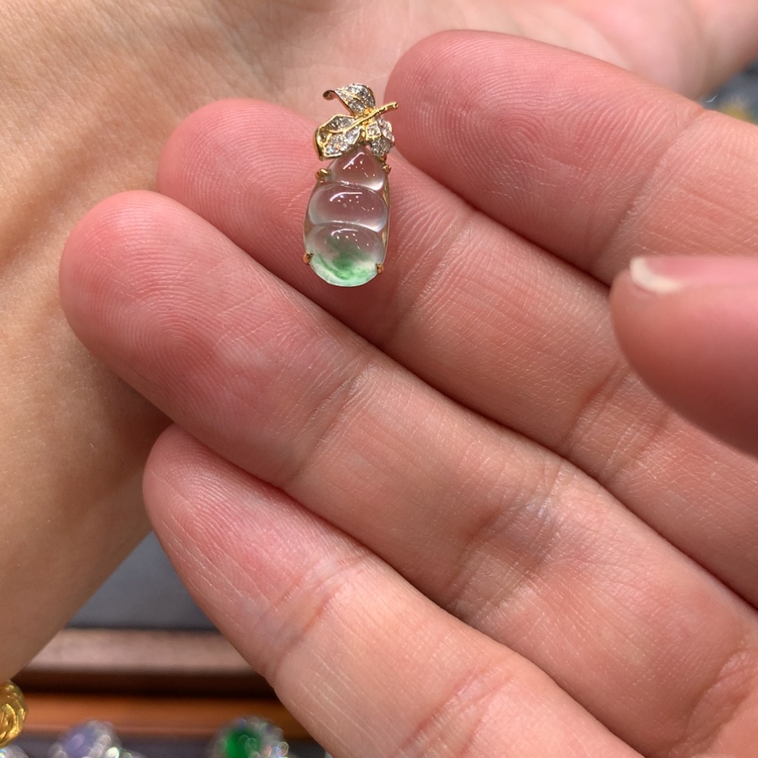 翡翠颈饰18K金镶嵌吊坠