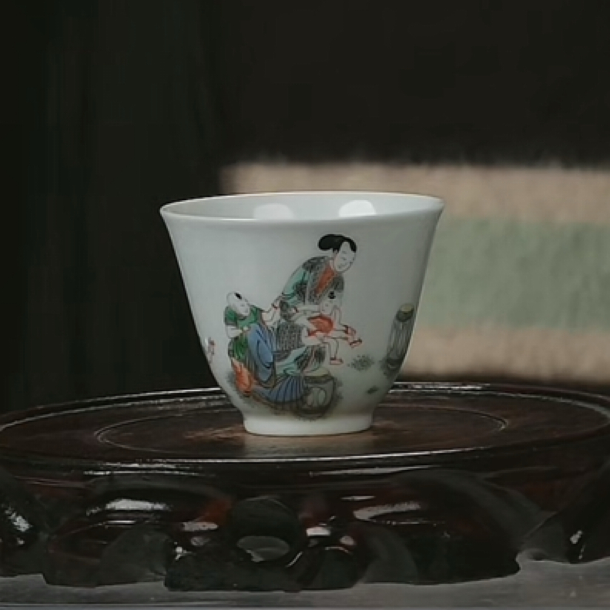 Y五彩人物故事纹杯