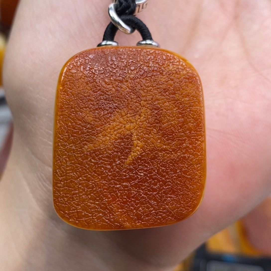 琥珀吊坠(赠链)未镶嵌