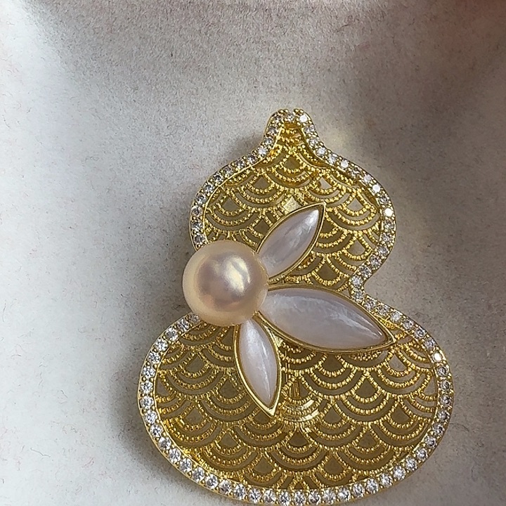 未镶嵌淡水珍珠胸饰8-9mm