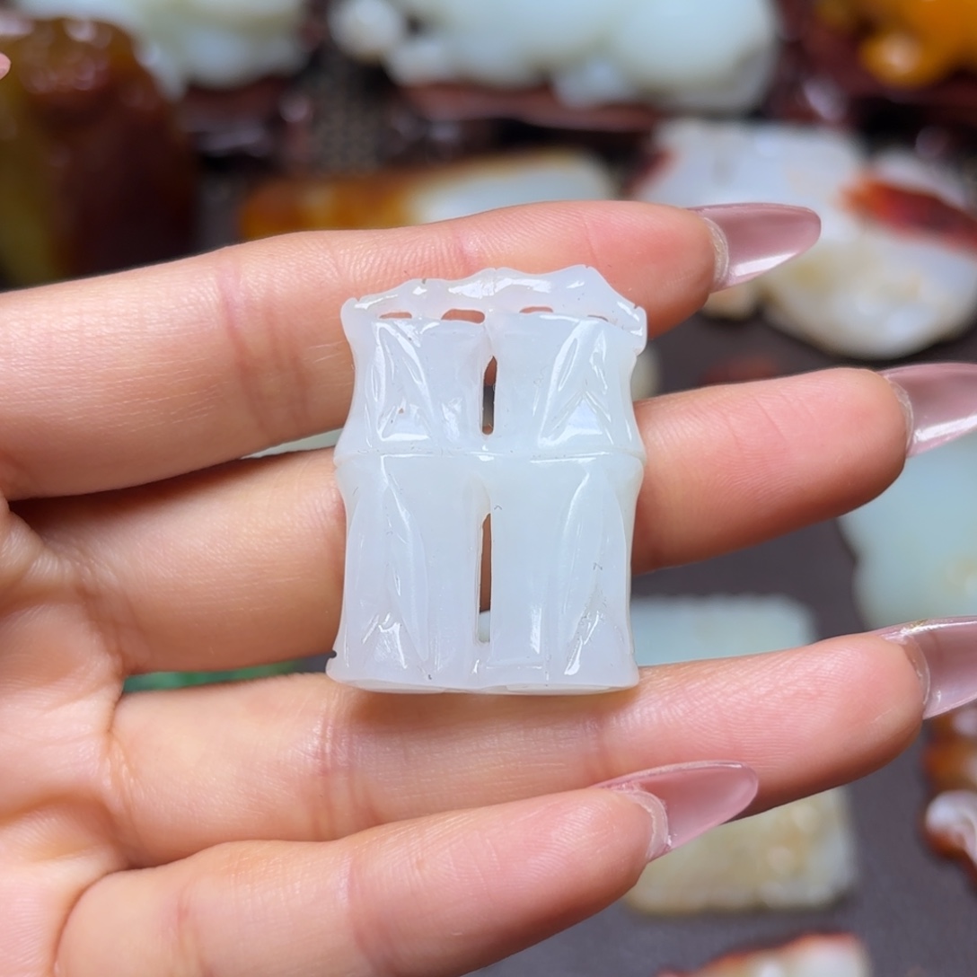 旭***8和田玉未镶嵌挂件