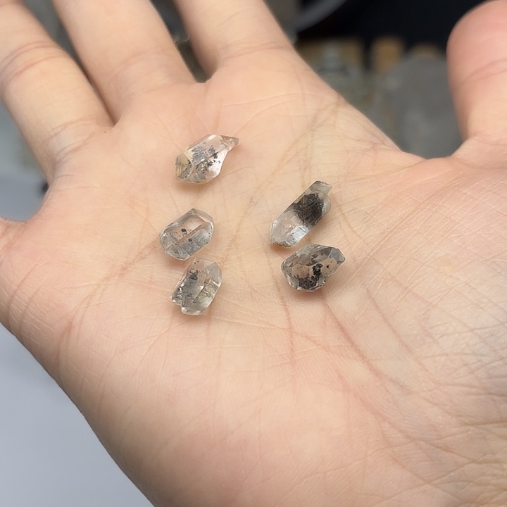 水晶颈饰未镶嵌5颗指纹散墨闪灵钻