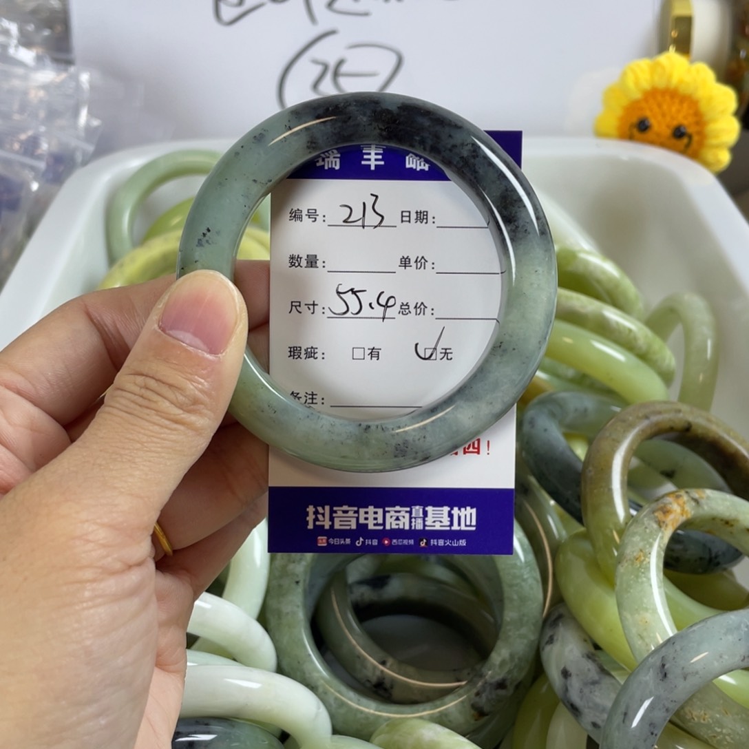 蛇纹石玉手镯未镶嵌