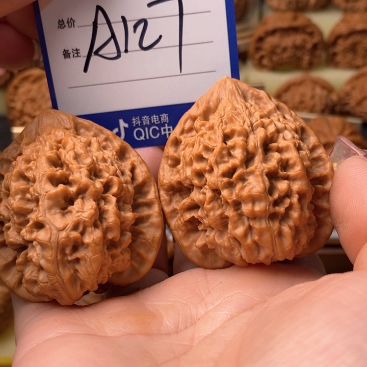 桃核吊坠叫****了大管帽大管帽