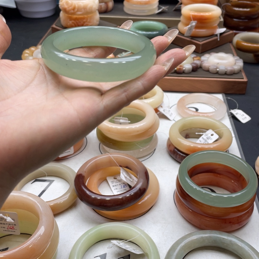 海***姐石英岩玉未镶嵌手镯