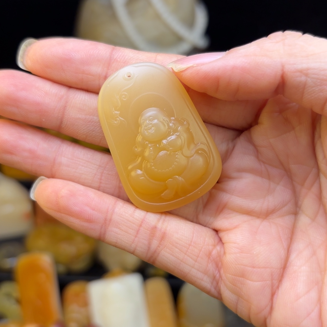 1***)石英质玉未镶嵌黄蜡石吊坠