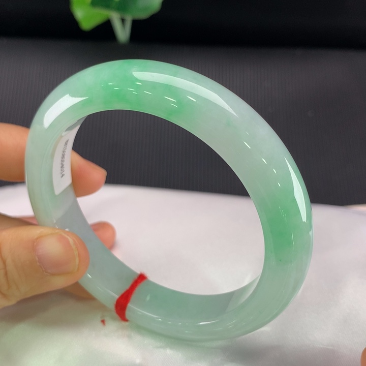 翡翠未镶嵌手镯正圈58