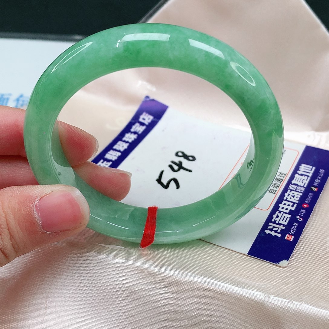 翡翠手镯未镶嵌翡翠