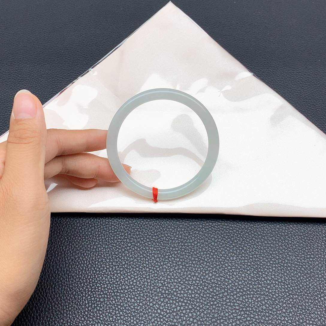 翡翠手镯未镶嵌艺****明56.8圆条