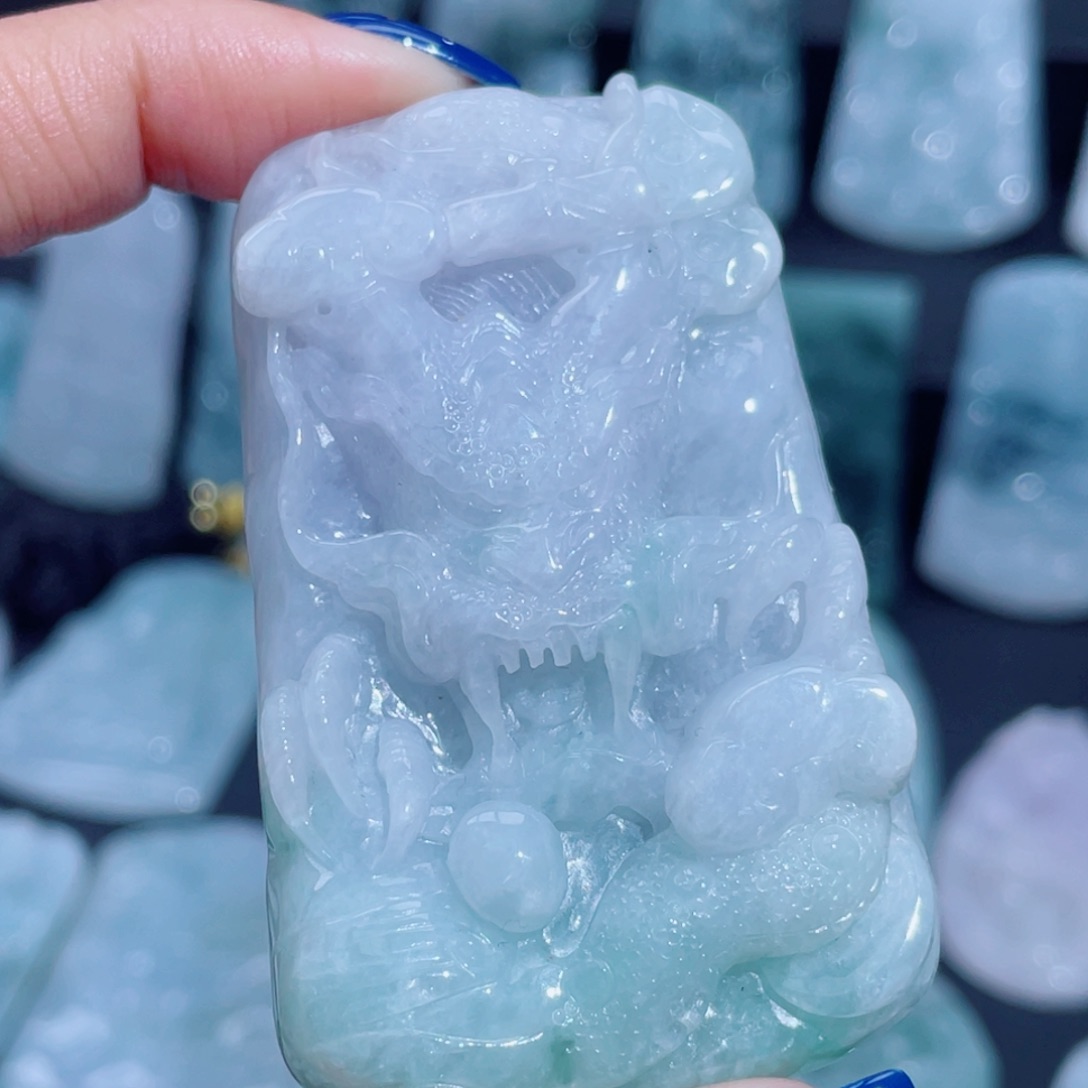 翡翠未镶嵌颈饰龙牌