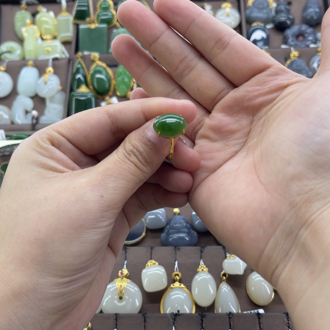 和田玉18K金镶嵌戒指