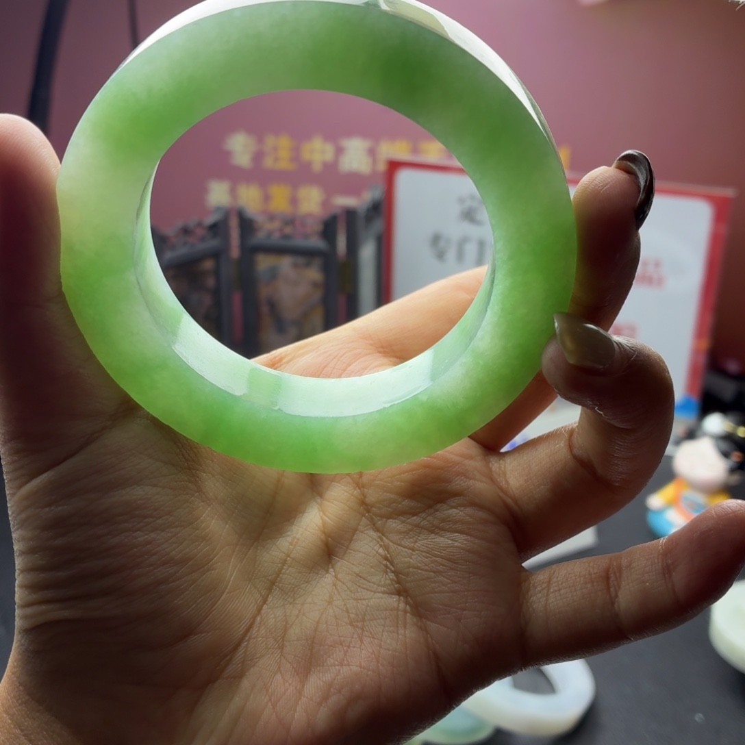 君***陌定制翡翠未镶嵌缅A翡翠多样性发一翡翠定金