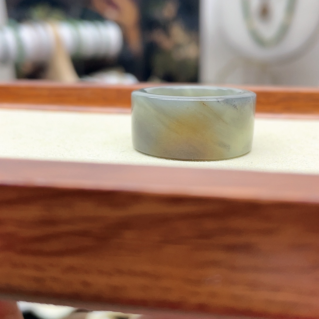 和田玉戒指未镶嵌赤**鸟一口糖青花