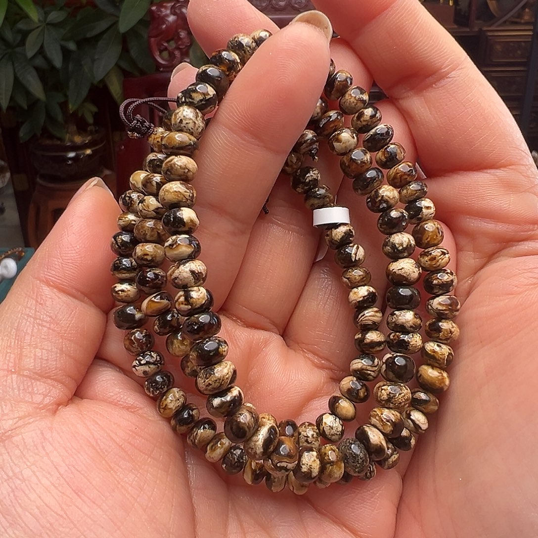 琥珀未镶嵌裸石抚顺琥珀20681六