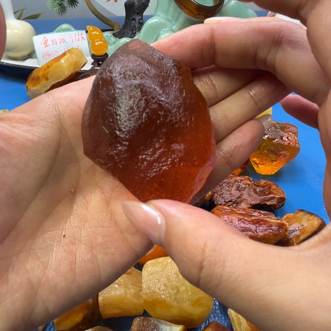 勤***鱼定制琥珀未镶嵌蜜蜡