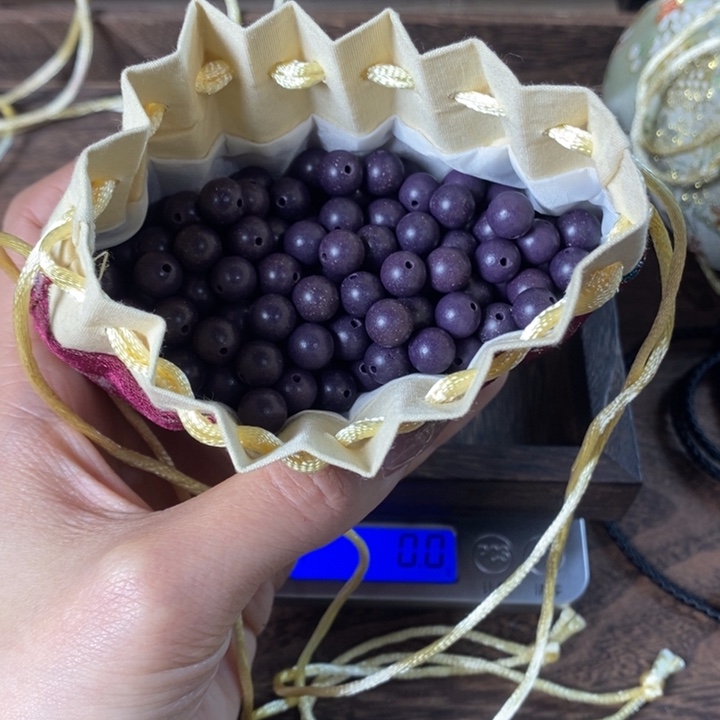 泥塑紫气东来0.8瑕疵珠香包约50克