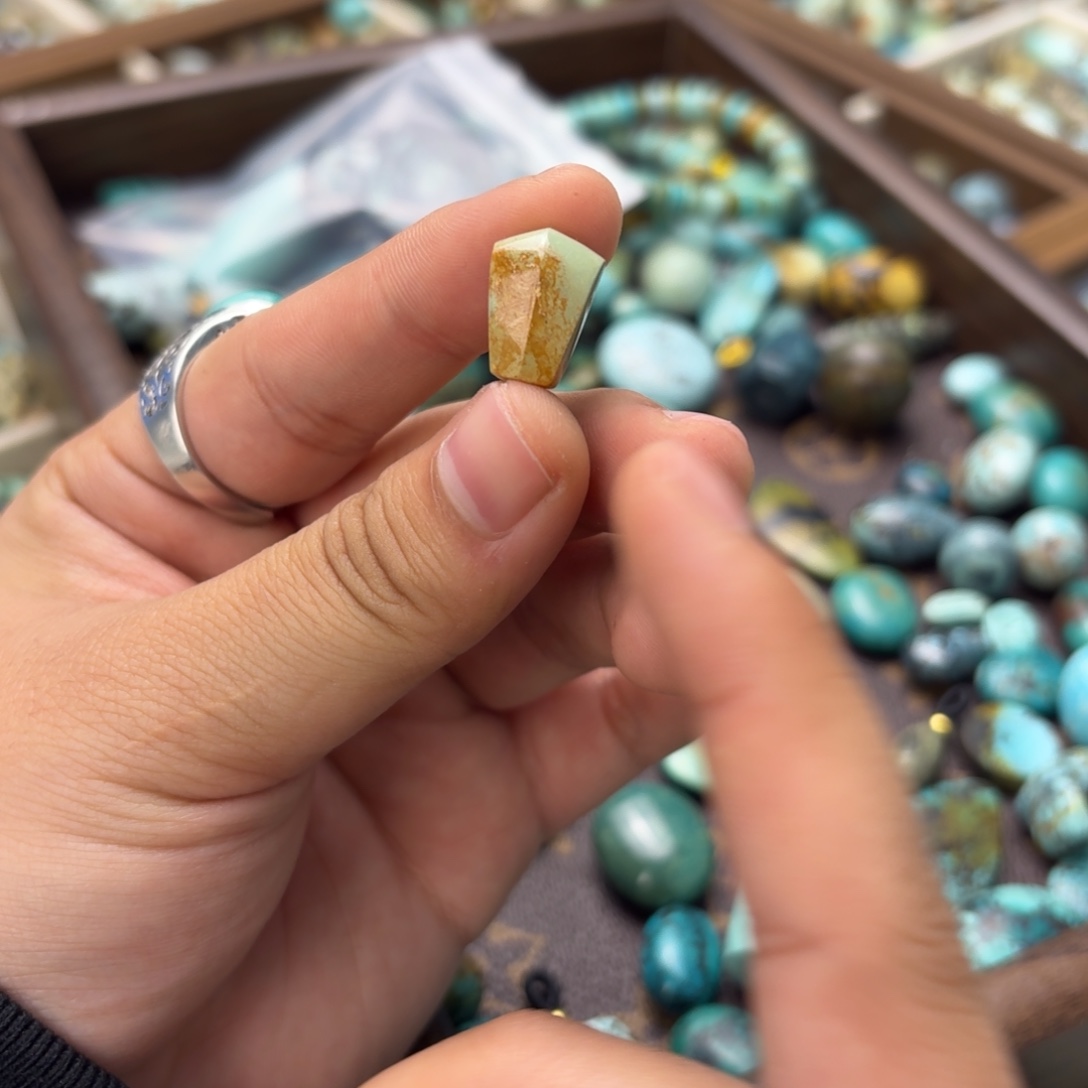 南红玛瑙未镶嵌绿松石