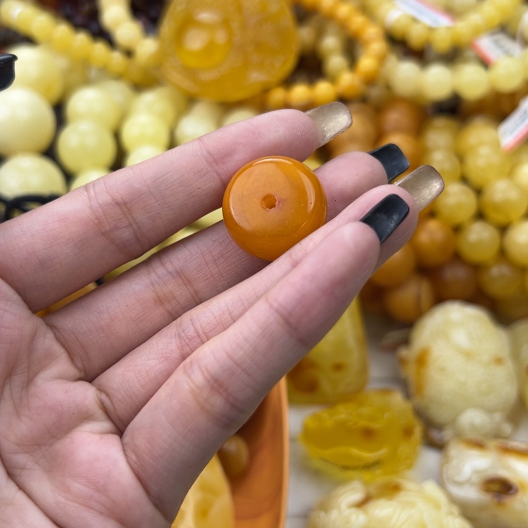 琥珀珠宝奇石未镶嵌