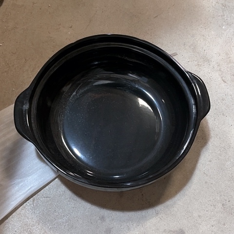 微瑕，明火，口径29厘米，高度10变形针孔拖釉底部粗陶