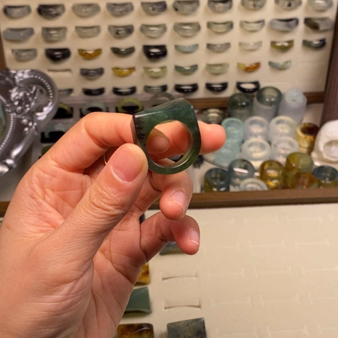 武***)蛇纹石玉未镶嵌戒指