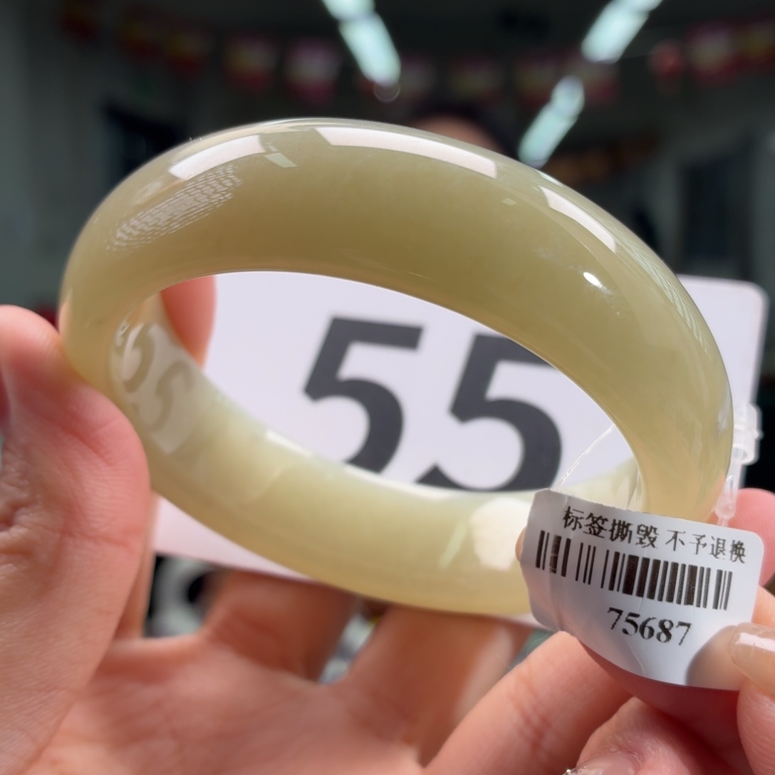 和田玉未镶嵌手镯