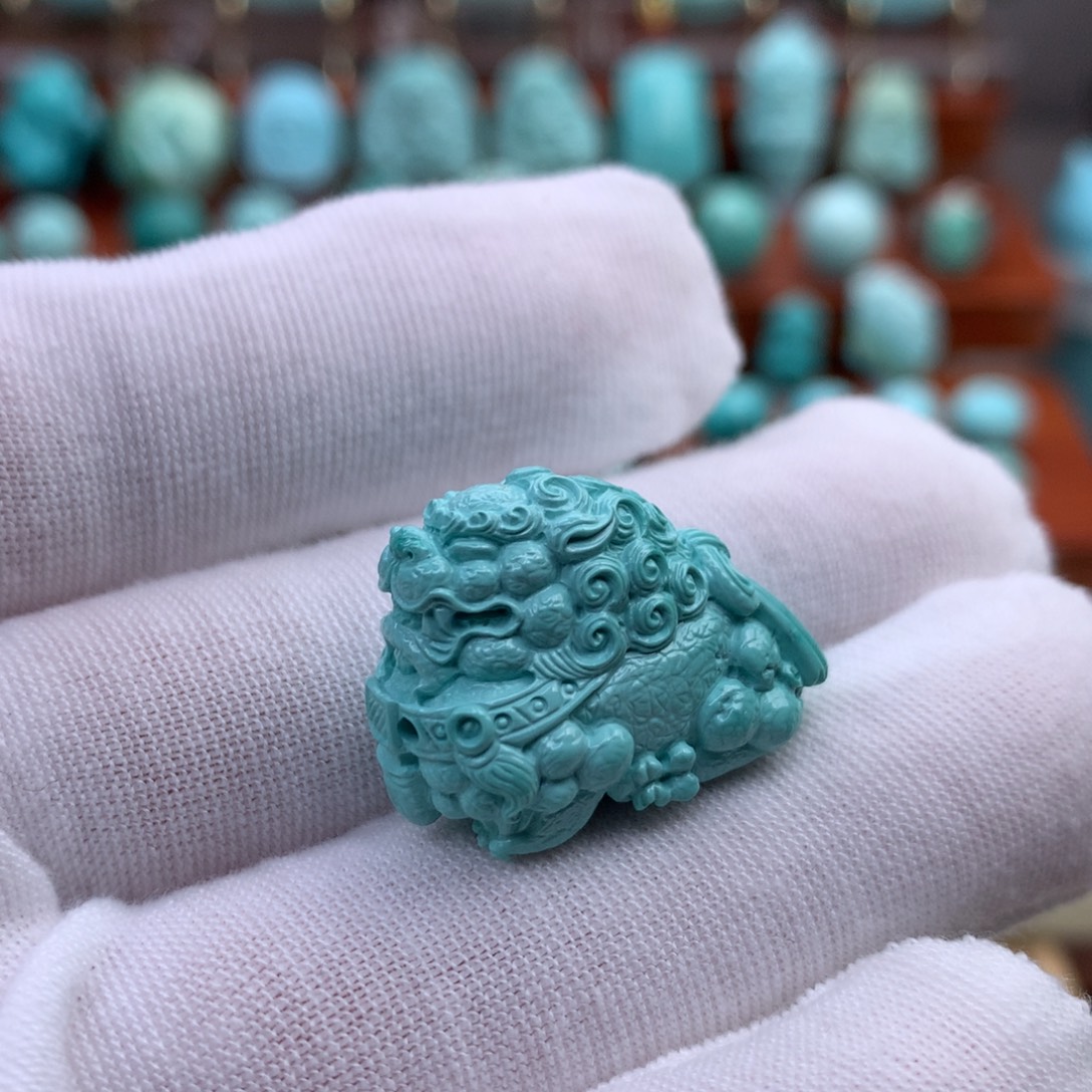 子***云绿松石未镶嵌珠宝奇石原矿绿松石狮子吊坠