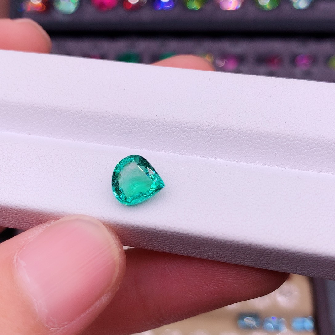 祖母绿裸石未镶嵌