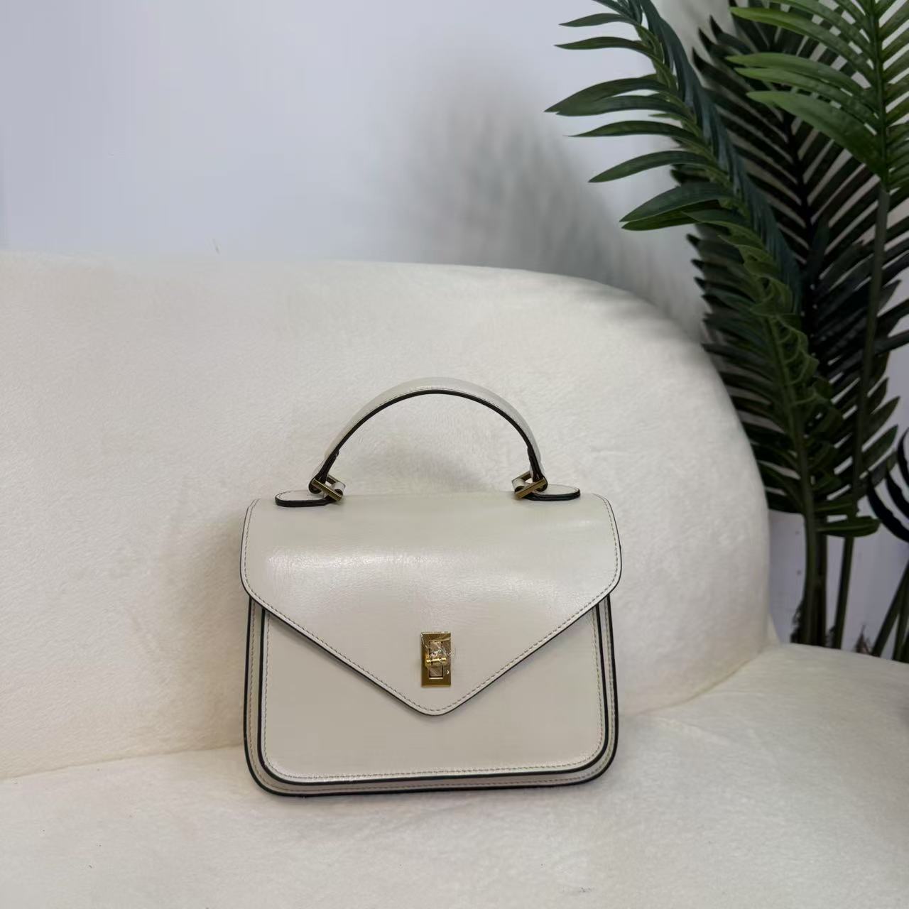 叶芷 新款邮差包时尚百搭单肩斜挎女包高级感通勤上班包