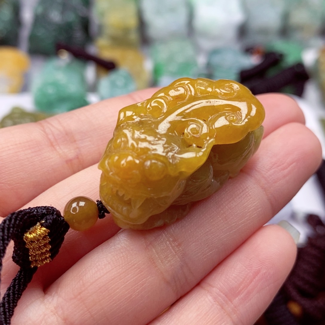 翡翠颈饰未镶嵌翡翠