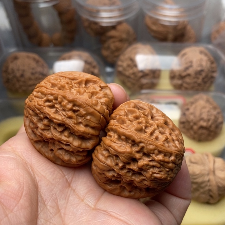 文玩核桃把件平谷凹底