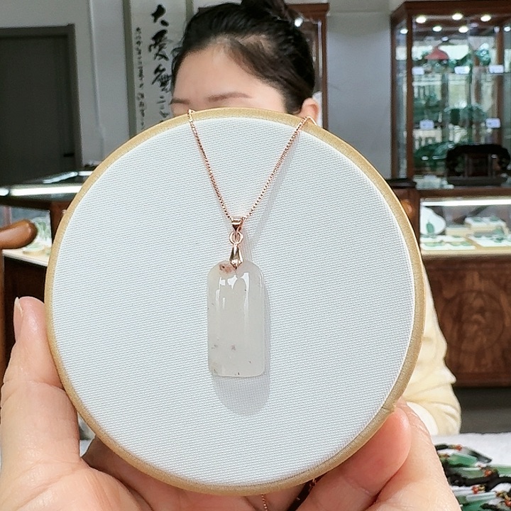 密玉（石英质玉）吊坠合金