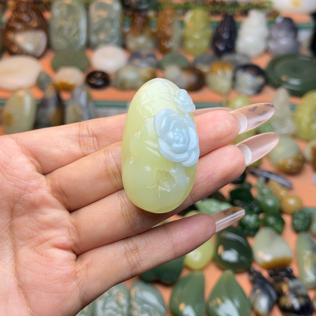 盛****和田玉未镶嵌颈饰