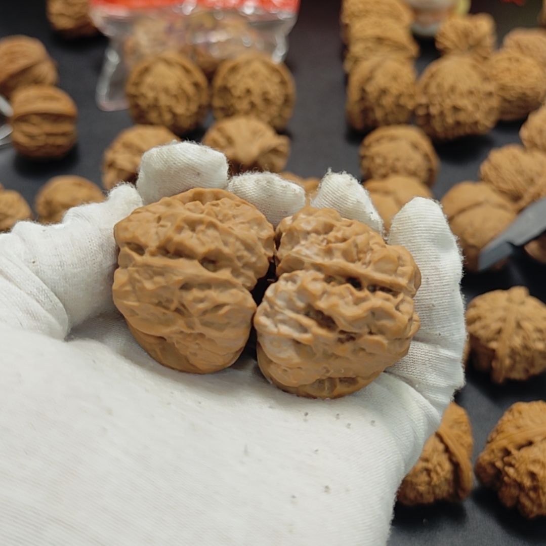 唔**西文玩核桃蛤蟆头42+啊的