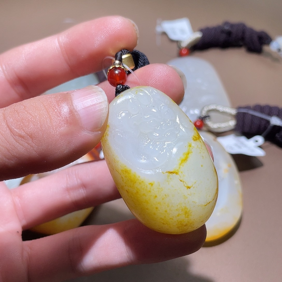 和田玉颈饰未镶嵌